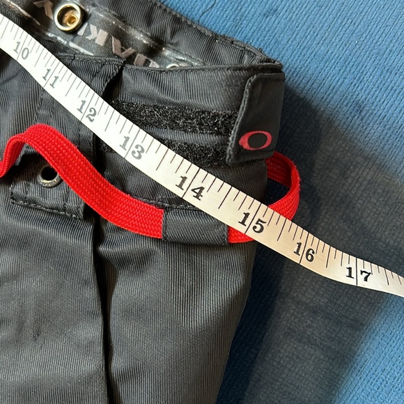 Black with red accents Oakley Pro Rider series ski/snowboard pants, size S/P. - Picture 4 of 8